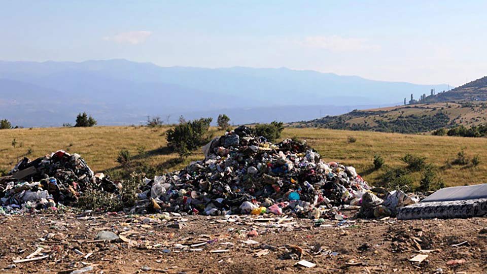 Министерот за животна средина и просторно планирање, Изет Меџити, заедно со вицепремиерот Арбен Фетаи, како и пратеници од регионот и општински советници, денеска најавија затворање на нестандардната депонија на Липково