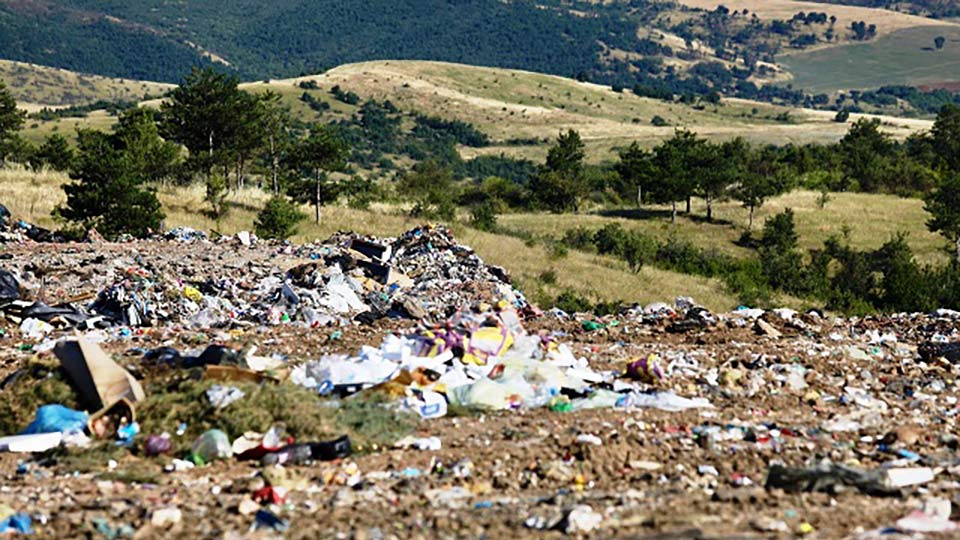 Министерот за животна средина и просторно планирање, Изет Меџити, заедно со вицепремиерот Арбен Фетаи, како и пратеници од регионот и општински советници, денеска најавија затворање на нестандардната депонија на Липково