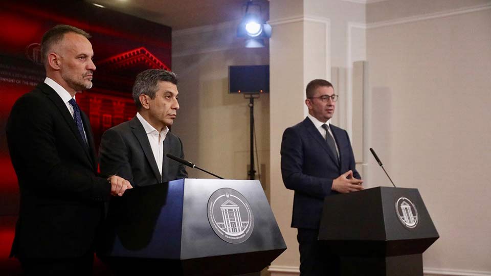 Вработувањата на Албанците станаа законска обврска за државата